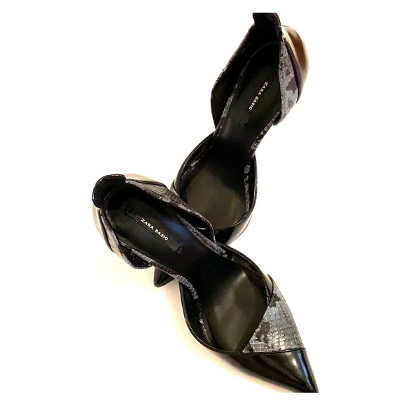 Zara Shoes - Zara snake print pump heel